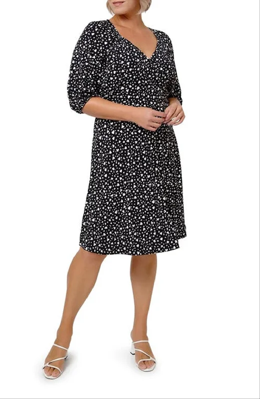 Leota Women's Becca Sweetheart Jersey Dress Black Size 1X A-line unclassified dresses