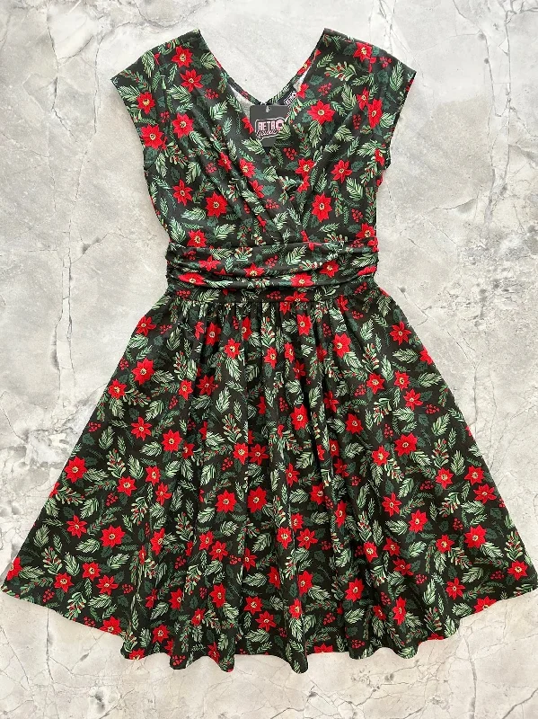 Poinsettia Print Dress by Retrolicious Flattering floral dresses for all body types