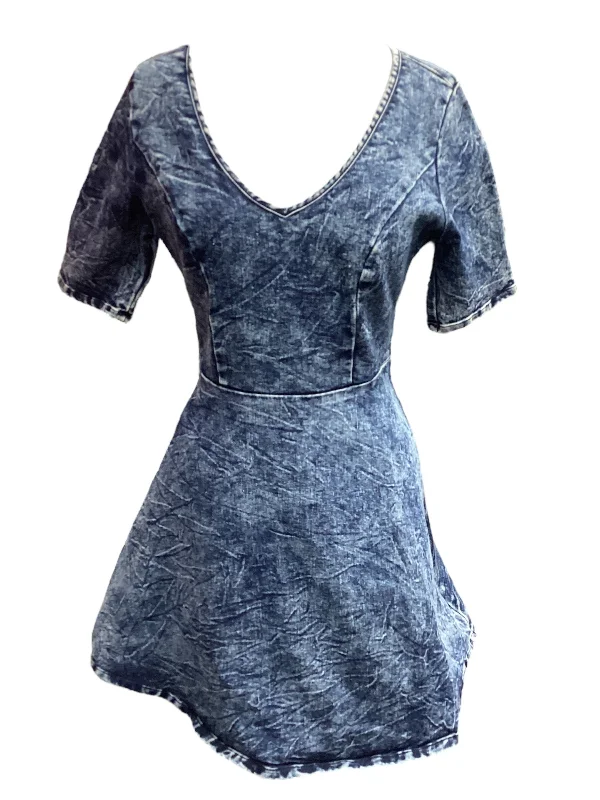 Dress Casual Short By Charlotte Russe In Blue Denim, Size: M Loose Fit Denim